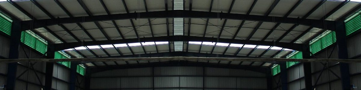 Un techo de lámina de PVC, es un recinto que cuenta con protección termoacústica y resistencia física. Hacemos envíos a todo el país.